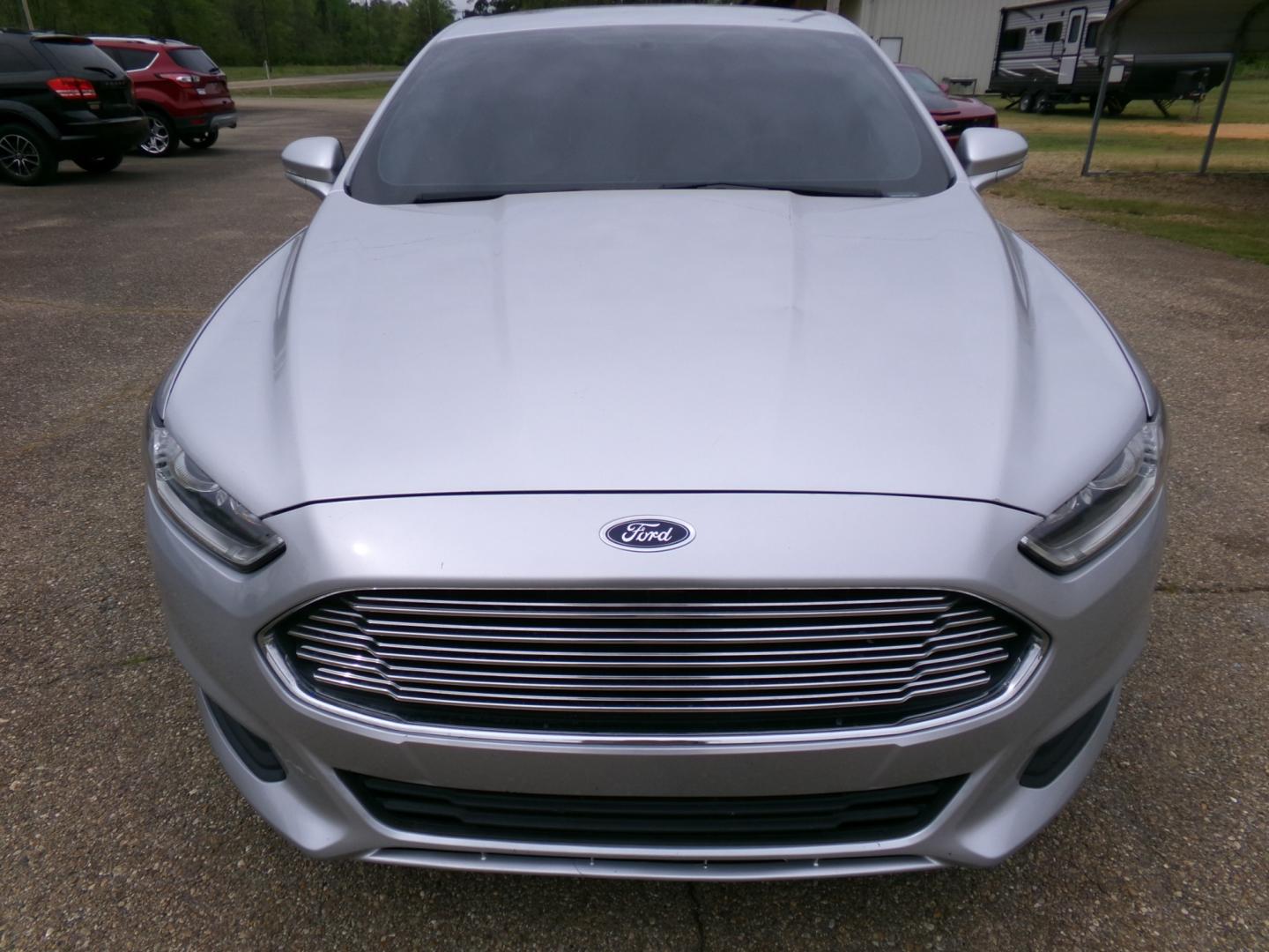 2016 Silver /Black Ford Fusion SE (3PA6P0H72GR) with an 2.5L engine, automatic transmission, located at 401 First NE, Bearden, AR, 71720, (870) 687-3414, 33.726528, -92.611519 - Photo#21